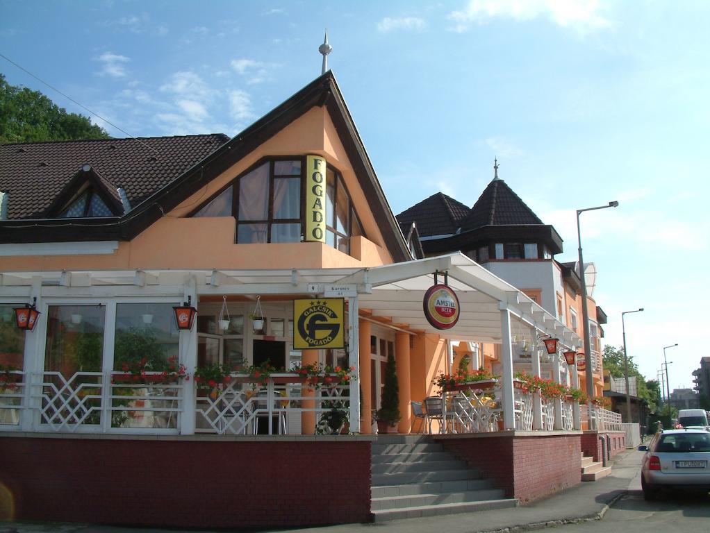 Hotel Galcsik Fogado Salgótarján Exterior foto