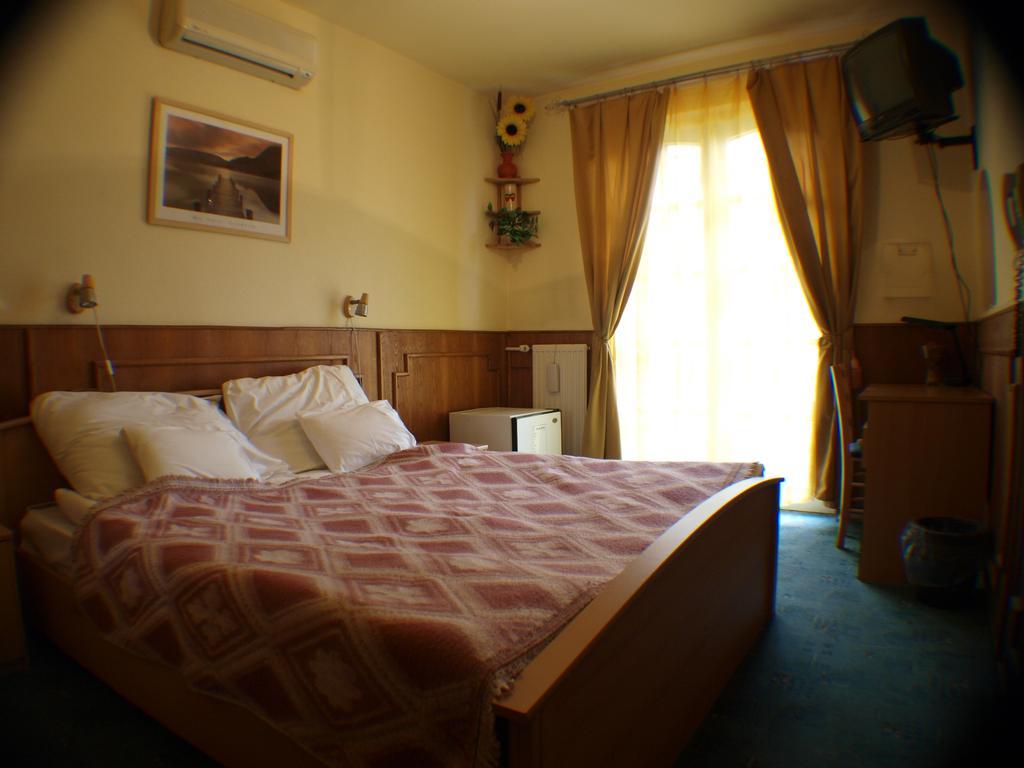 Hotel Galcsik Fogado Salgótarján Zimmer foto
