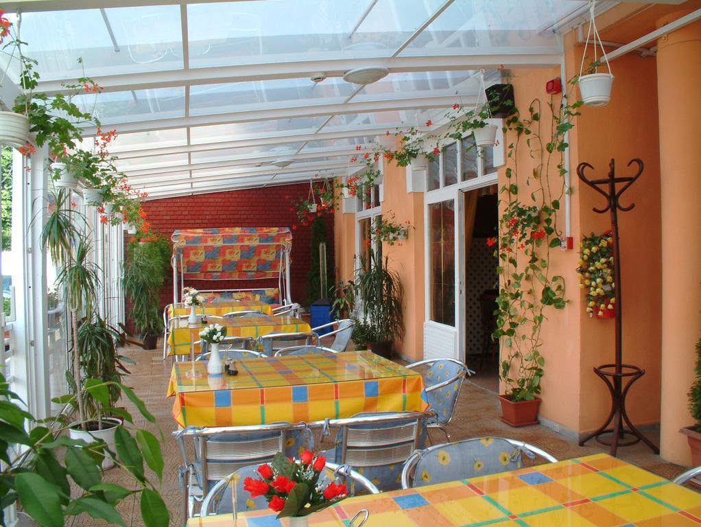 Hotel Galcsik Fogado Salgótarján Exterior foto